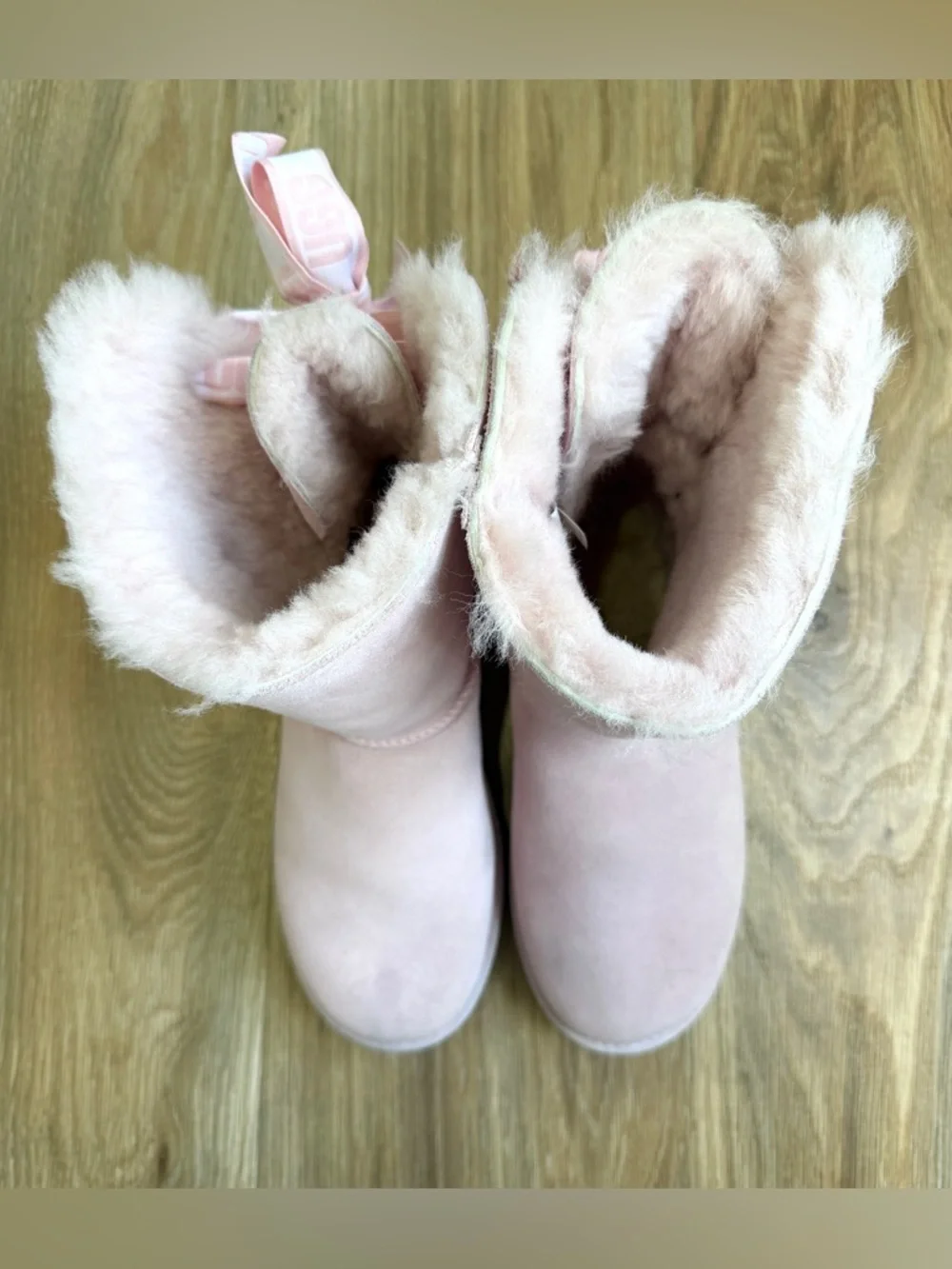 UGG Classic Short Ribbon Lace Bow Boots Pink Suede Shearling Lined Size 9